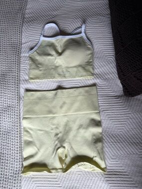 New Balance Light Yellow Seamless Sports Bra and Bike Shorts Set